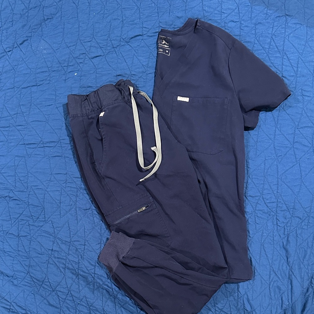 Figs Women's Navy Jogger Scrub Pants and Scrub Top